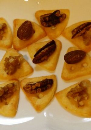 生チーズのチーザと無塩ナッツでおつまみ♪-レシピのメイン写真