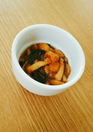 手軽に一品♪なめこ・塩昆布炒め-レシピのメイン写真