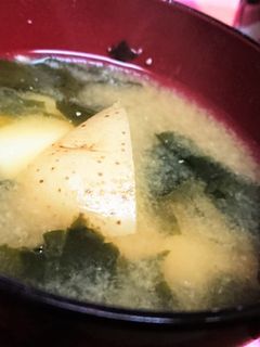 旬★皮ごと【新じゃがとワカメの味噌汁】♪-レシピのメイン写真