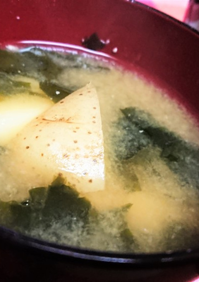 旬★皮ごと【新じゃがとワカメの味噌汁】♪-レシピのメイン写真