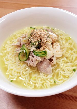 きゅうりとチーズの豚ゴマ塩ラーメン♪-レシピのメイン写真