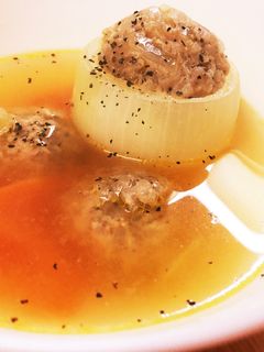 ふんわり味噌風味♪新玉ねぎの肉詰めスープ-レシピのメイン写真
