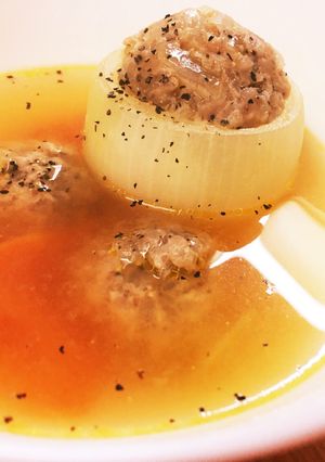 ふんわり味噌風味♪新玉ねぎの肉詰めスープ-レシピのメイン写真