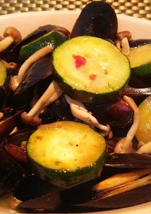 コストコのムール貝に野菜を足して-レシピのメイン写真