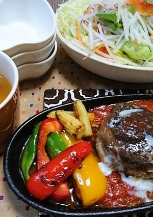 トマト缶で椎茸豚バーグ♡トローリ温玉添え-レシピのメイン写真