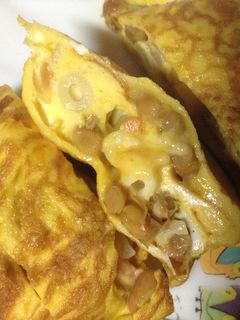 残り活用!納豆&マカロニサラダの卵焼き-レシピのメイン写真