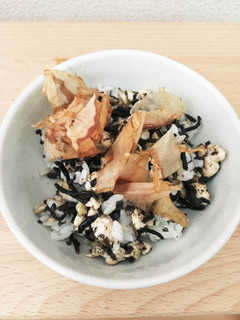にゃんこと一緒に、ひじきの混ぜ御飯-レシピのメイン写真