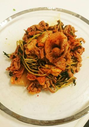 栄養満点！豆苗豚キムチ-レシピのメイン写真