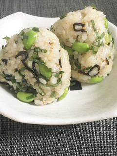 朝食に☆枝豆と塩昆布のオイルおにぎり-レシピのメイン写真