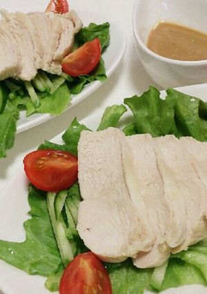 レンジでしっとり♪胡麻ダレの蒸し鶏サラダ-レシピのメイン写真
