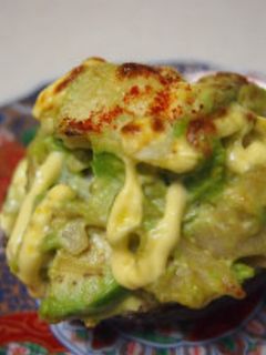 餃子の王将の餃子でアボカドカップグラタン-レシピのメイン写真