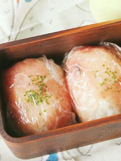 生ハムとごま昆布のおにぎり-レシピのメイン写真