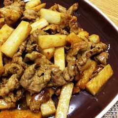 รูปของ 長芋と豚肉のカレーバター醤油炒め