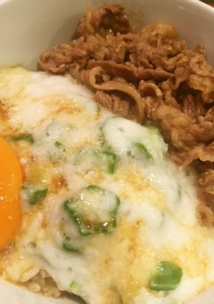 簡単!!スタミナとろろと牛肉の2色丼-レシピのメイン写真