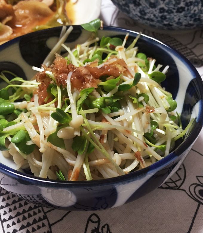 簡単5分☆えのきとかいわれの梅かつお和え-レシピのメイン写真