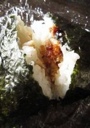 食べてビックリ♪鰻おにぎり-レシピのメイン写真