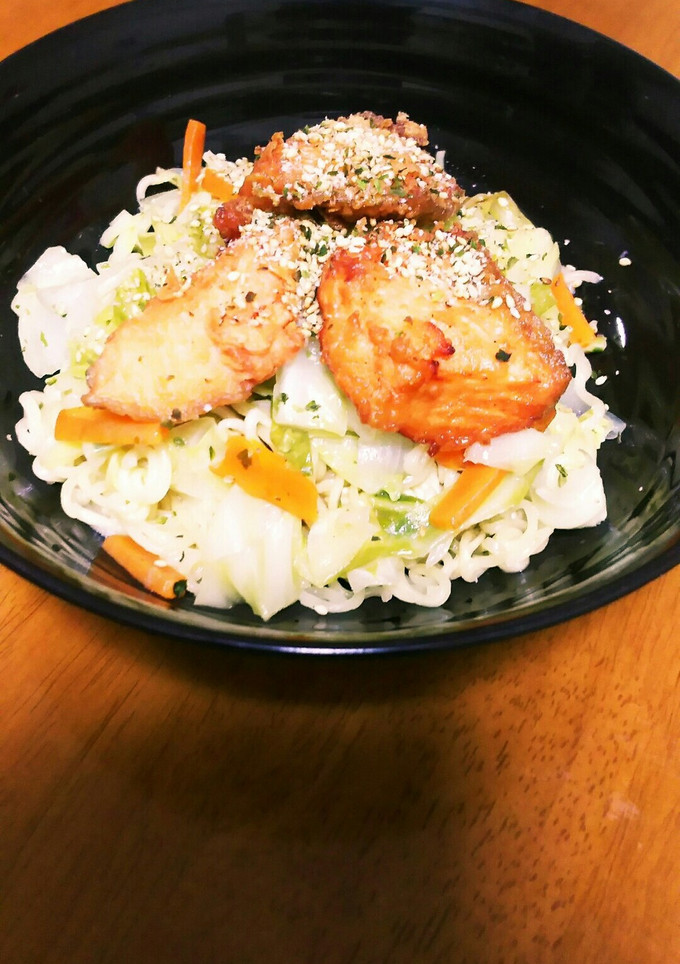 サッポロ一番で*塩焼きそば鮭唐揚げのせ-レシピのメイン写真