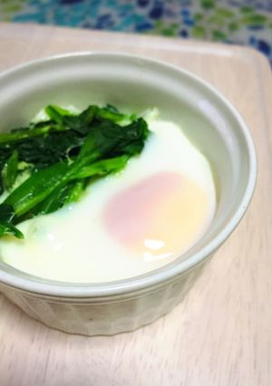 レンジで１分！ほうれん草と卵のココット-レシピのメイン写真
