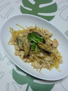 生姜、ピリ!もやしとなすの鶏そぼろ炒め♪-レシピのメイン写真