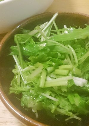 水菜とパクチーのモミモミサラダ-レシピのメイン写真
