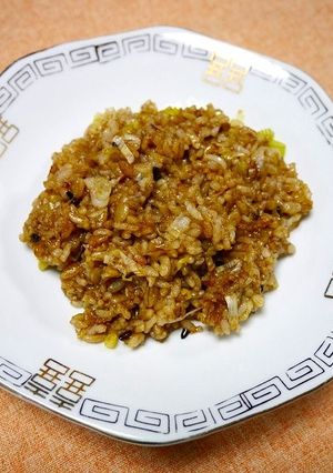 初めてでも簡単♪黒チャーハン(＋大麦)-レシピのメイン写真