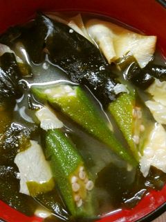 簡単♪朝食オクラとワカメ 湯葉のお味噌汁-レシピのメイン写真