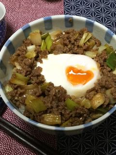 ネギ大量消費☆太ネギ丼・挽肉は脇役-レシピのメイン写真