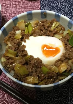 ネギ大量消費☆太ネギ丼・挽肉は脇役-レシピのメイン写真
