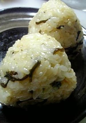 マヨ醤油で塩こんぶおにぎり✰-レシピのメイン写真