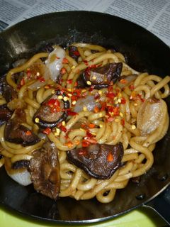 鉄パンで椎茸どっさりの焼きうどん-レシピのメイン写真