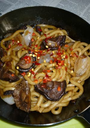 鉄パンで椎茸どっさりの焼きうどん-レシピのメイン写真