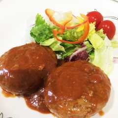 รูปของ ソースが簡単！美味しい♡ハンバーグ