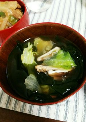 しゃきしゃきレタスとワカメ椎茸のおすまし-レシピのメイン写真
