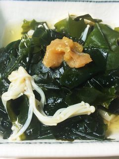 夏はさっぱり☆わかめとエノキの梅煮-レシピのメイン写真