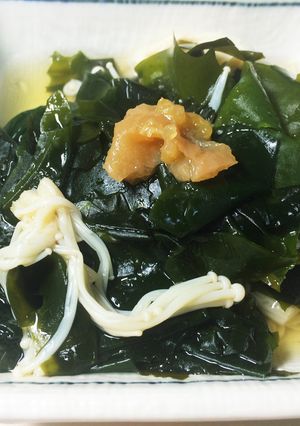 夏はさっぱり☆わかめとエノキの梅煮-レシピのメイン写真