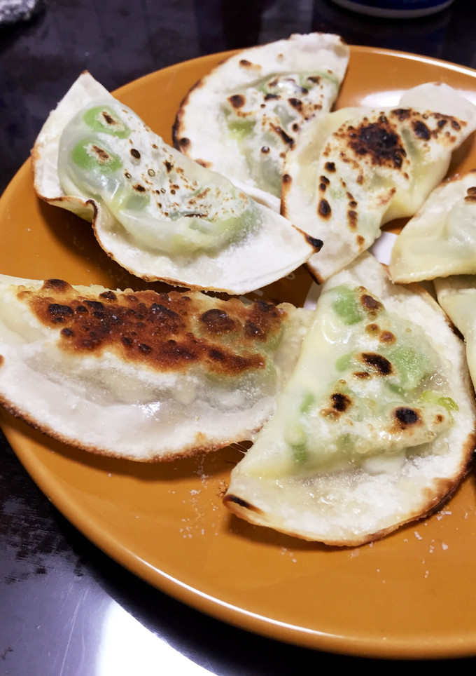 簡単！枝豆とチーズの餃子の皮包み焼き-レシピのメイン写真