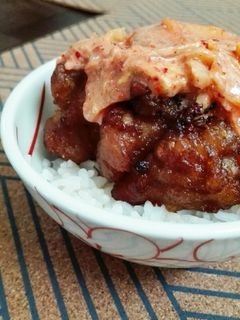 キムチマヨ乗せ唐揚げ丼-レシピのメイン写真