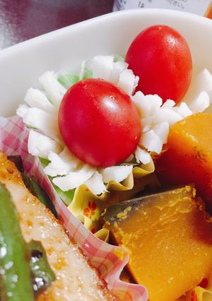 さけるチーズでカプレーゼ❤︎トマトのお花-レシピのメイン写真