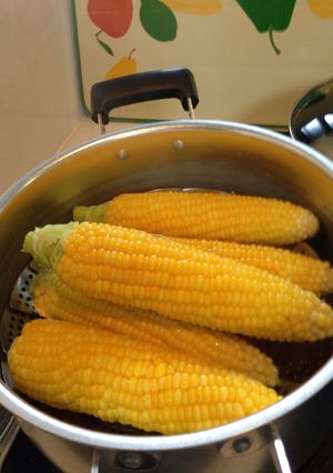 美味しく色鮮やかなトウモロコシ-レシピのメイン写真