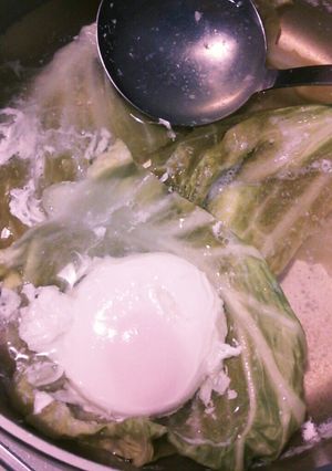 ポーチドエッグの副産物にホットキャベツ-レシピのメイン写真