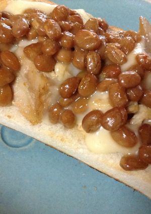 夕食の残りで！親子納豆トースト-レシピのメイン写真