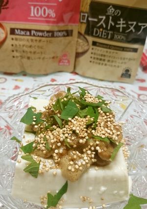 マカ入り納豆のせ冷ややっこのキヌアかけ-レシピのメイン写真