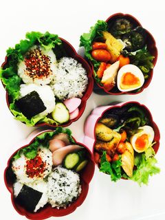 簡単!ミニおにぎりで華やかなお弁当に-レシピのメイン写真