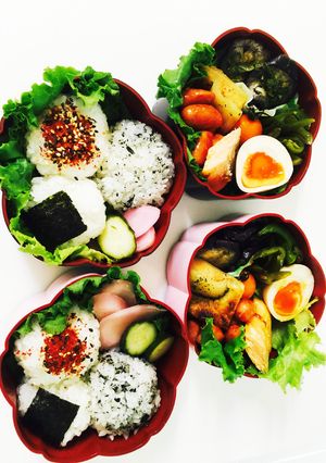 簡単！ミニおにぎりで華やかなお弁当に-レシピのメイン写真