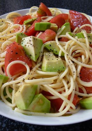 トマトとアボカドの冷製パスタ-レシピのメイン写真