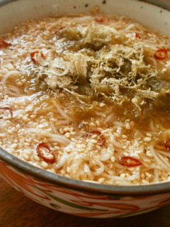 とろろ昆布の冷たいピリ辛!そうめん-レシピのメイン写真