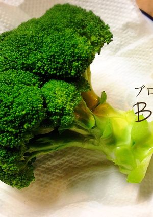 ブロッコリーの丸ままレンチン♪ 茹で-レシピのメイン写真
