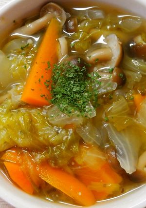 ランチに！レタスとしめじのコンソメスープ-レシピのメイン写真