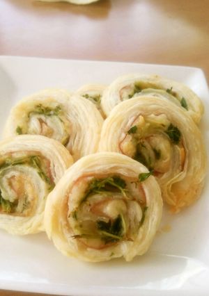 簡単！おつまみに豆苗のベーコンチーズパイ-レシピのメイン写真