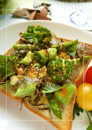 ブロ×アスパラの黒酢チアカレートースト-レシピのメイン写真